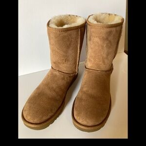 Ugg Classic Short II, size 9, Chestnut